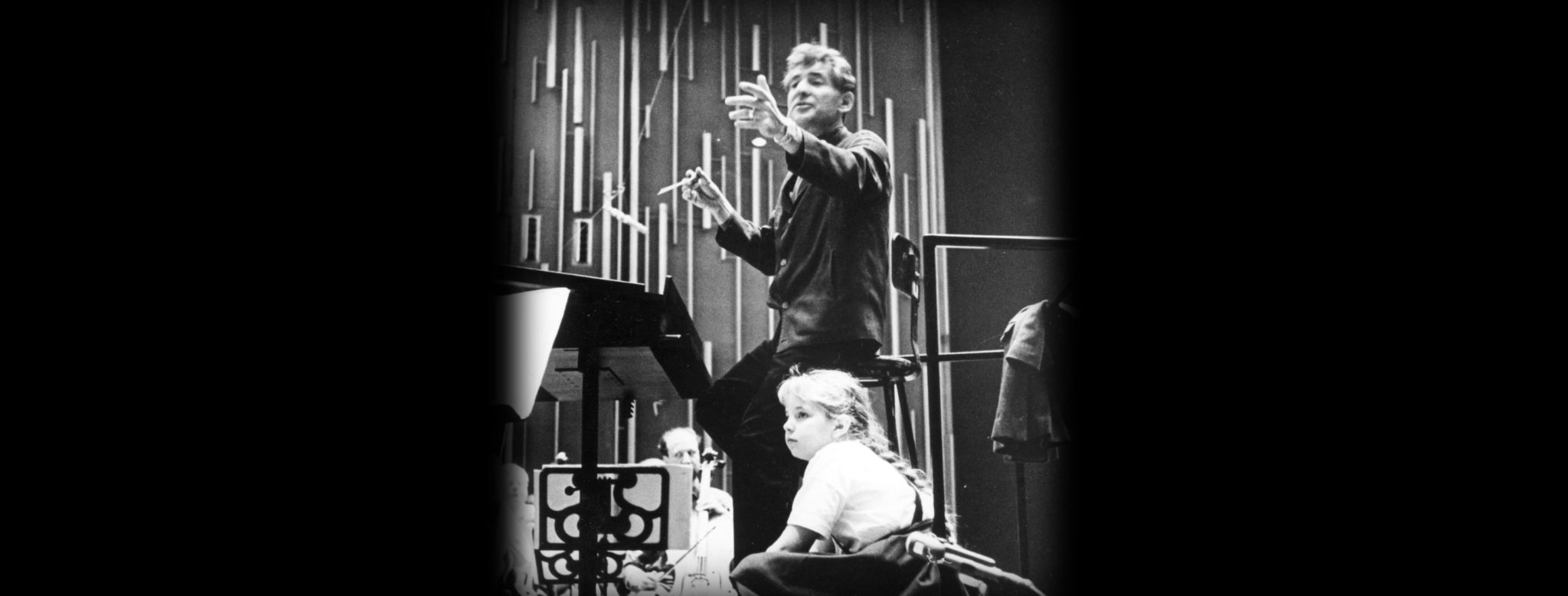 Leonard and Jamie Bernstein at a rehearsal. (Credit: The New York Philharmonic Leon Levy Digital Archives)
