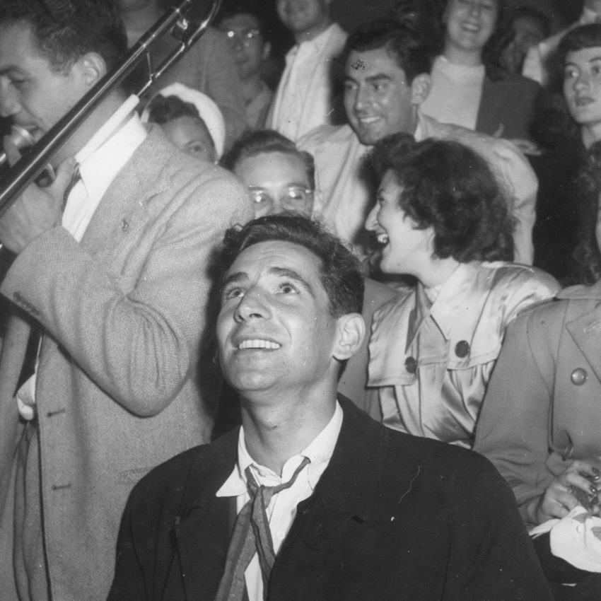 Leonard Bernstein at a club (Copyright: Ruth Orkin Photo Archive. Used by permission, courtesy of Mary Engel. All rights reserved.)