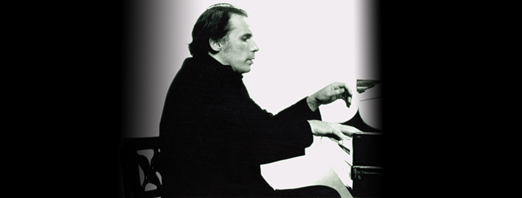 Glenn Gould. (Credit: Don Hunstein/Glenn Gould Foundation, via Wikimedia, courtesy Royal Conservatory of Music)