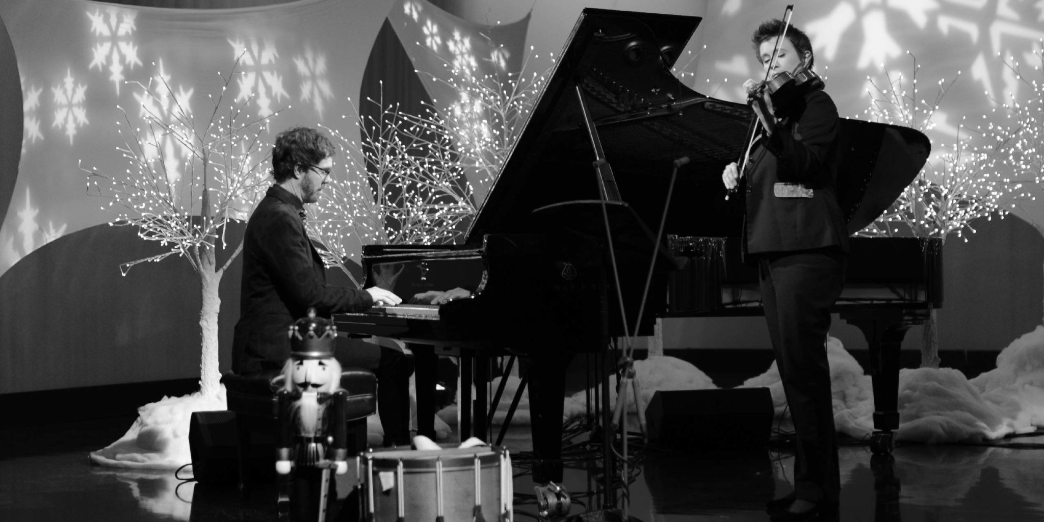 Ben Folds and Aislinn Nosky perform Silent Night. (Copyright: Meredith Nierman / WGBH)