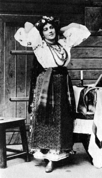 Yevgeniya Mravina as Oksana, the daughter, in the premiere, December 10, 1895 at Mariinsky Theatre in St. Petersburg. (Public domain)